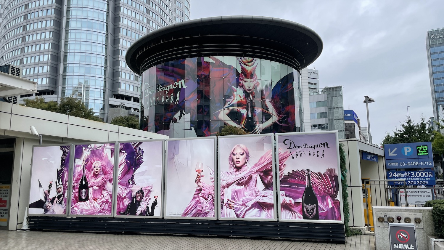 ドン ペリニヨン × レディー・ガガが六本木に巨大広告を実施｜SPACE 