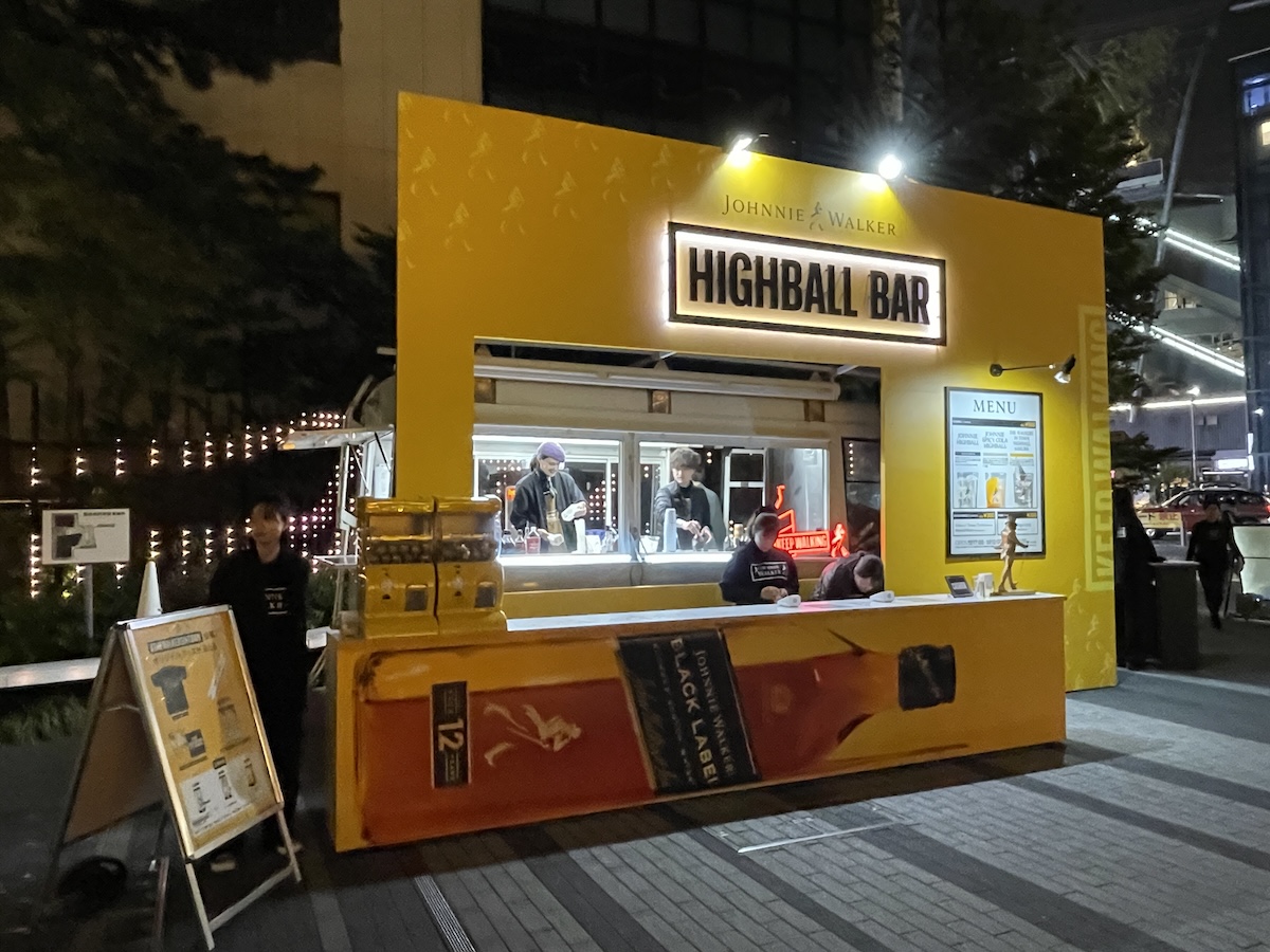 ジョニーウォーカー　ディスプレイ Amazon.co.jp: 【特製グラス付き】 ジョニーウォーカー 12年