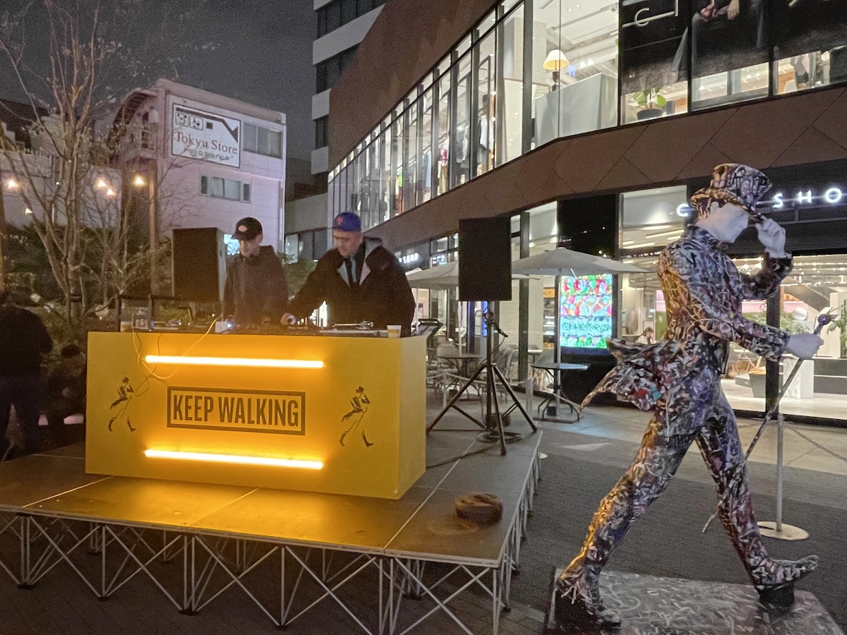 ジョニーウォーカー　ディスプレイ Amazon.co.jp: 【特製グラス付き】 ジョニーウォーカー 12年